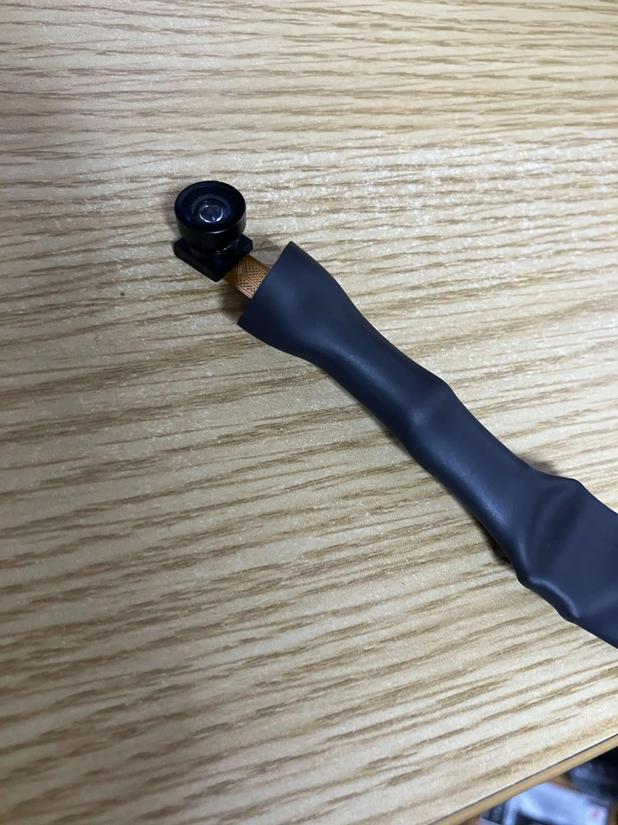 熱収縮チューブで覆ったフラットケーブル